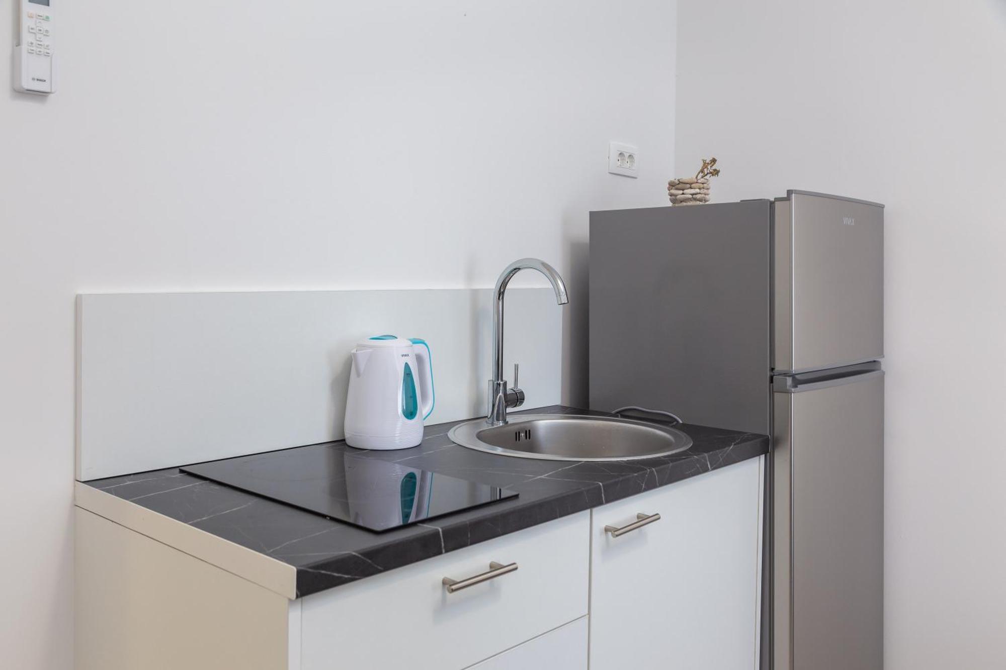 Beachfront Apartments Providenca With Free Parking Makarska Quarto foto