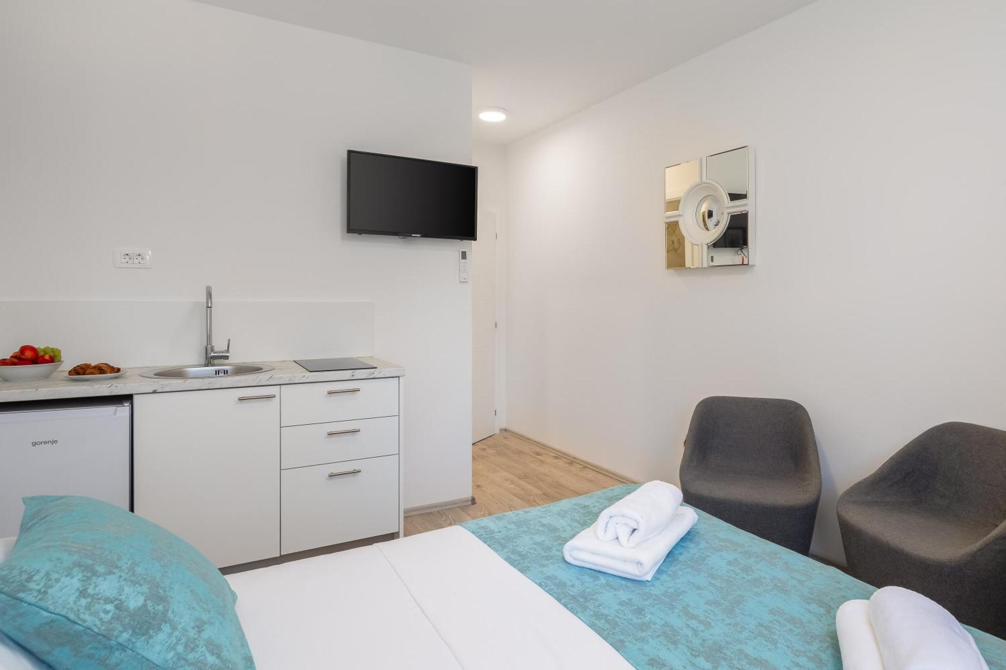 Beachfront Apartments Providenca With Free Parking Makarska Quarto foto