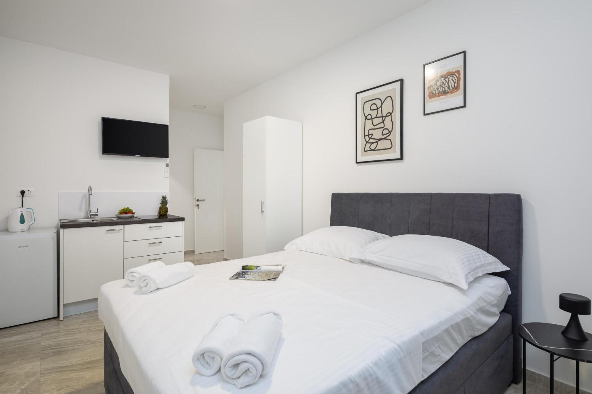 Beachfront Apartments Providenca With Free Parking Makarska Quarto foto