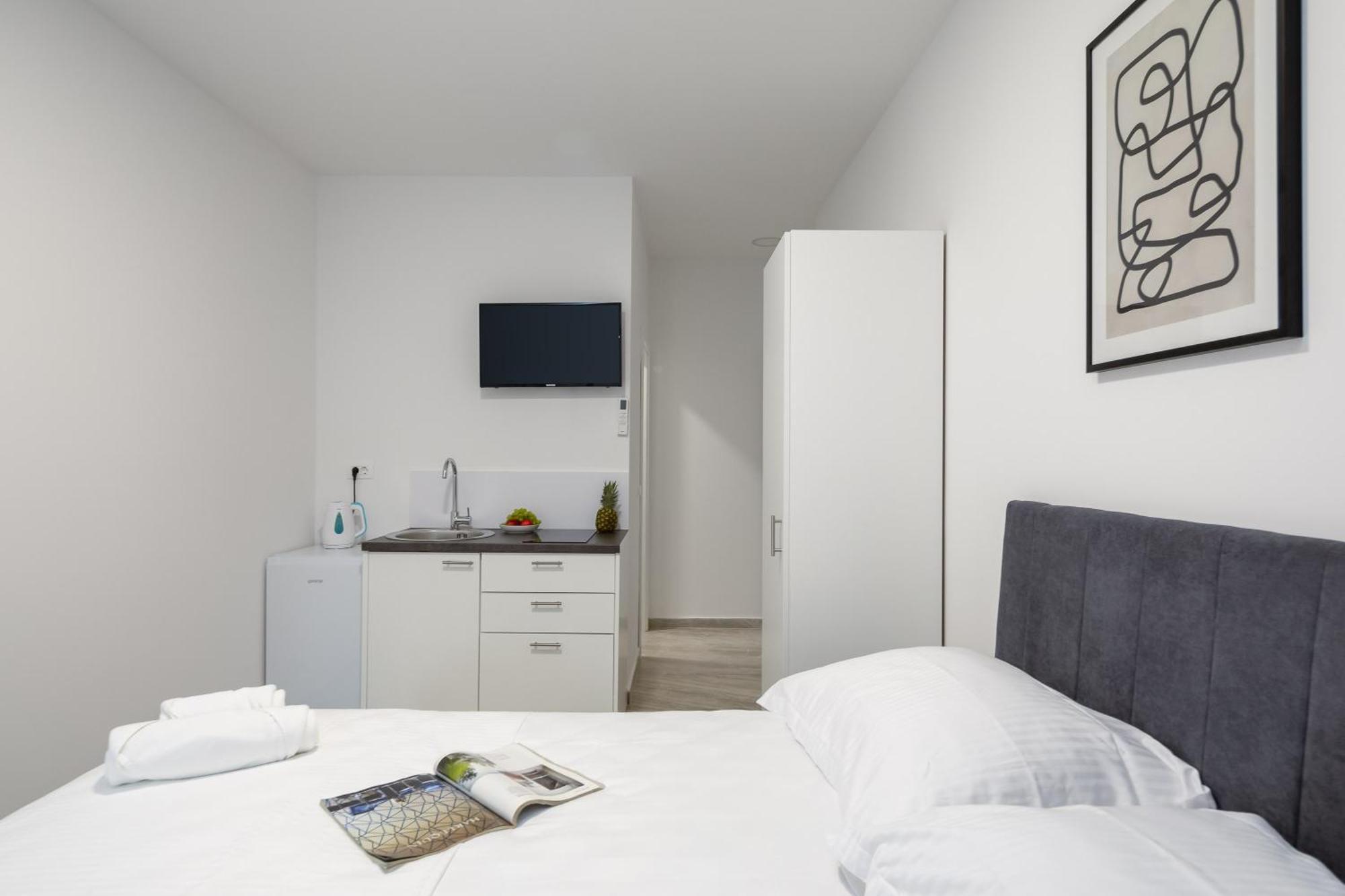 Beachfront Apartments Providenca With Free Parking Makarska Quarto foto