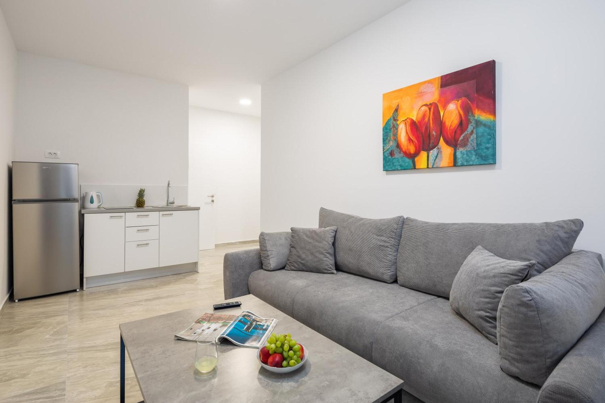Beachfront Apartments Providenca With Free Parking Makarska Quarto foto
